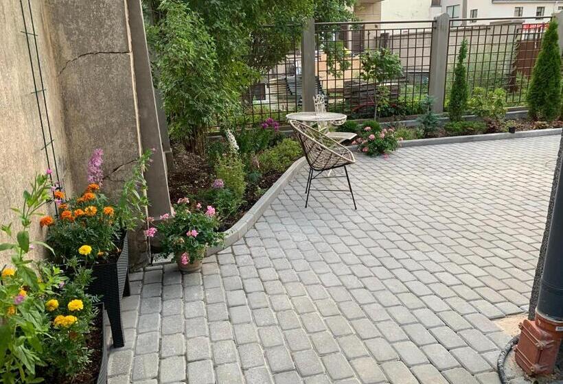 پانسیون Emily