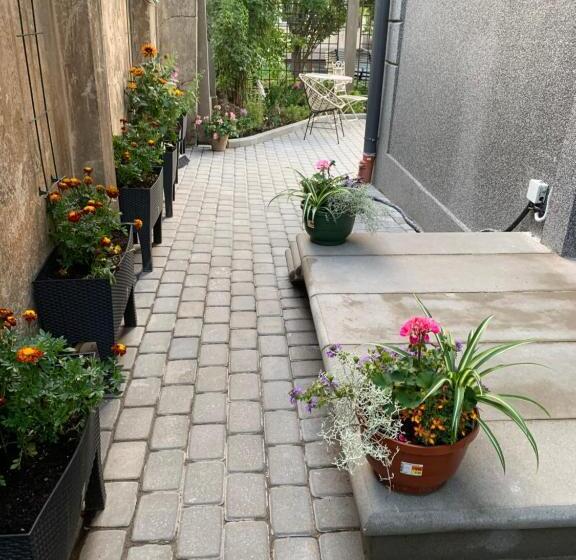 پانسیون Emily