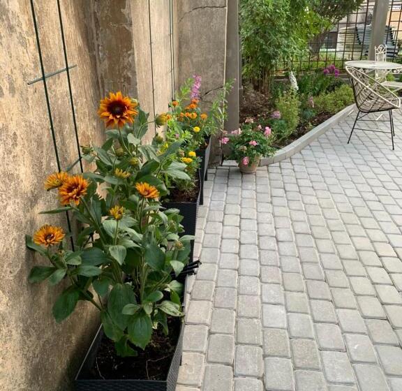 پانسیون Emily