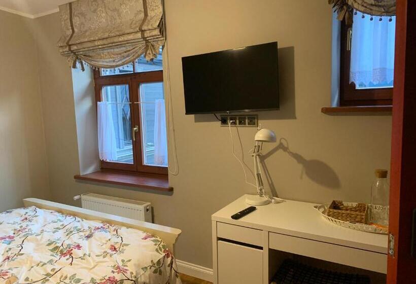 پانسیون Emily