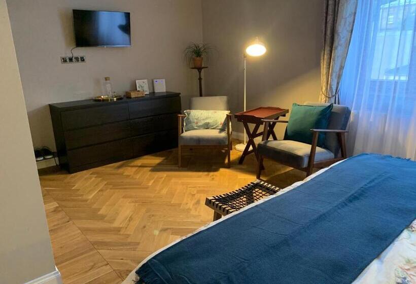 پانسیون Emily