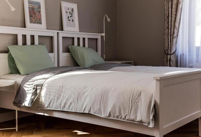 پانسیون Emily