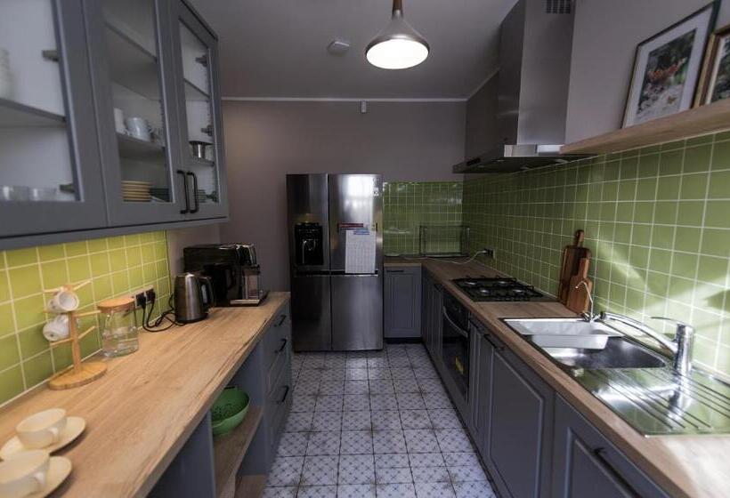 پانسیون Emily