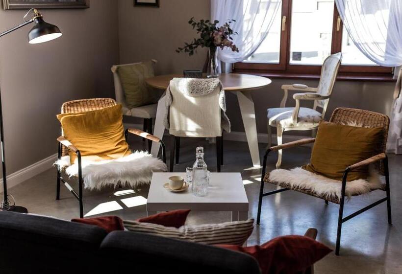 پانسیون Emily