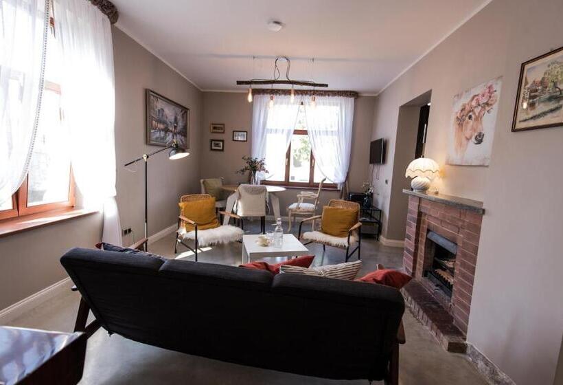 پانسیون Emily