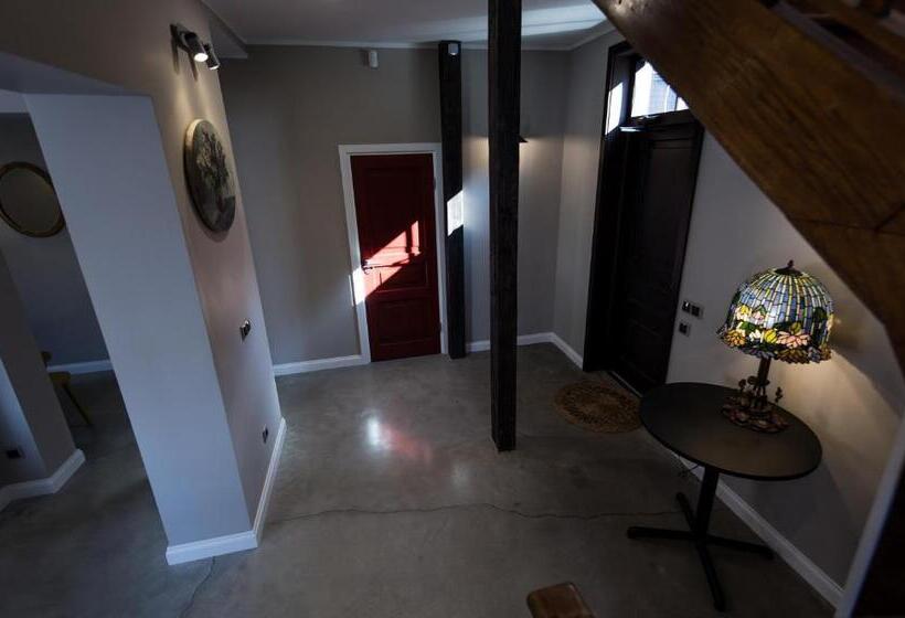 پانسیون Emily