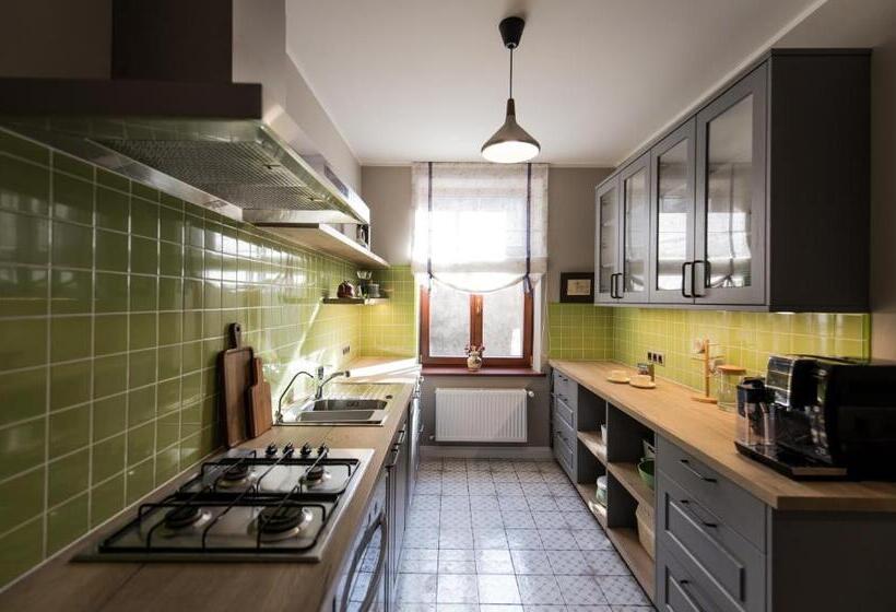 پانسیون Emily