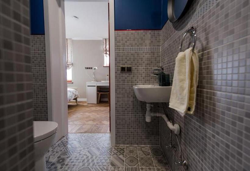 پانسیون Emily