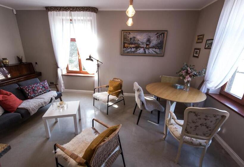 پانسیون Emily