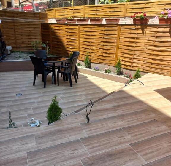 پانسیون Guest House Dani