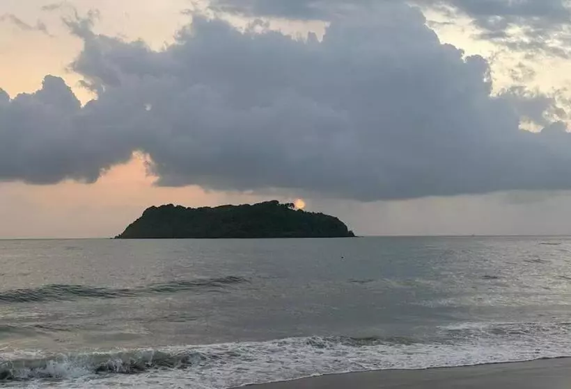 ペンション Island Private Beach Retreat   Gokarna