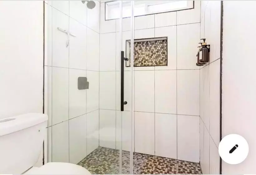 ペンション Magiq Private Master En Suite W Private Bathroom  Private Entrance Patio Yard No Shared Spaces