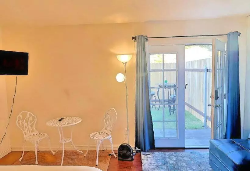 ペンション Magiq Private Master En Suite W Private Bathroom  Private Entrance Patio Yard No Shared Spaces