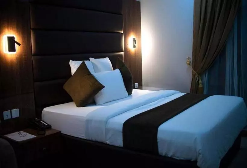 Tevom Hotel And Suites