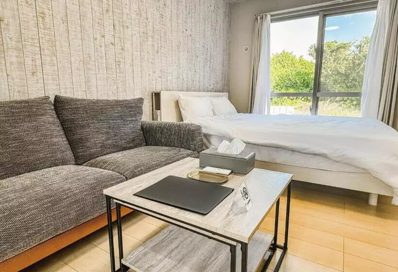 Hotelli 与那国むんぶステイ空港前