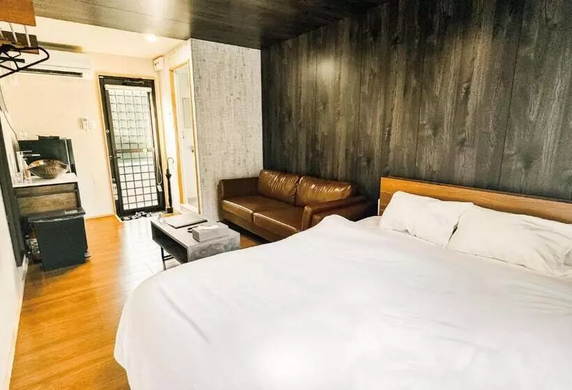 Hotelli 与那国むんぶステイ空港前