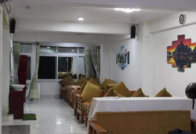 هتل Ghar Aagan