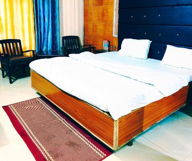 هتل Holiday Plaza Dalhousie   Near Ghandhi Chowk Mall Road