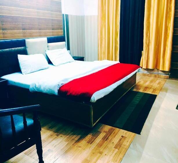 هتل Holiday Plaza Dalhousie   Near Ghandhi Chowk Mall Road