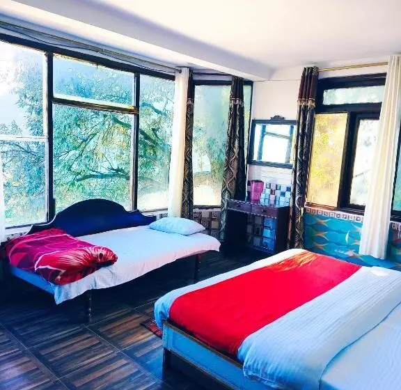Hotelli Holiday Plaza Dalhousie   Near Ghandhi Chowk Mall Road