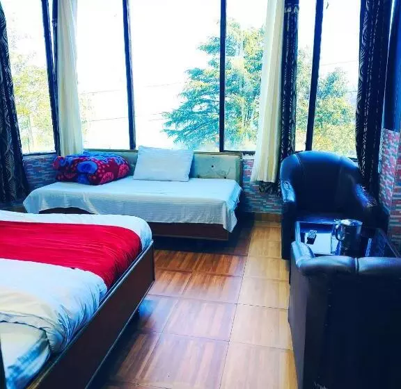 Hotelli Holiday Plaza Dalhousie   Near Ghandhi Chowk Mall Road