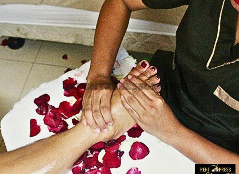 Szálloda Near Us Embassy X Free Unlimited Pool, Massage & Sauna Access X Promo This Month! Explore Deluxe Stu