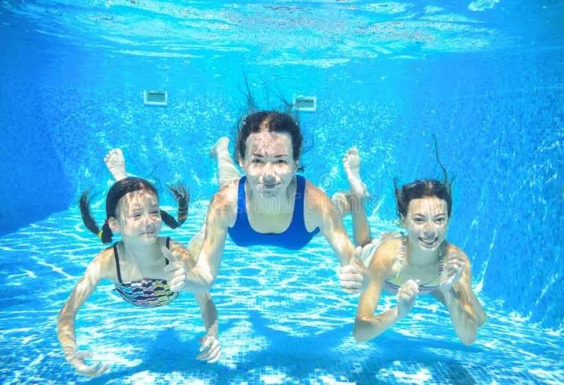 Szálloda Near Us Embassy X Free Unlimited Pool, Massage & Sauna Access X Promo This Month! Explore Deluxe Stu