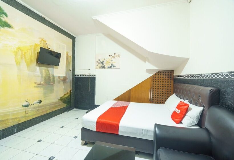 בית מלון כפרי Oyo 93132 Modom Homestay