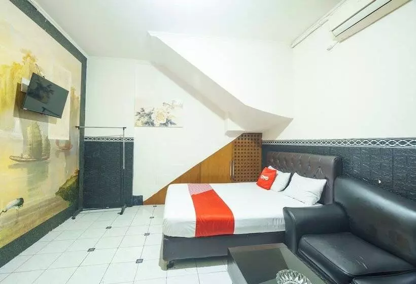 Hotelli Oyo 93132 Modom Homestay