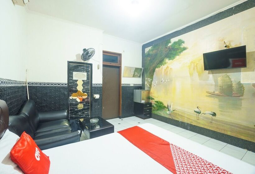 בית מלון כפרי Oyo 93132 Modom Homestay