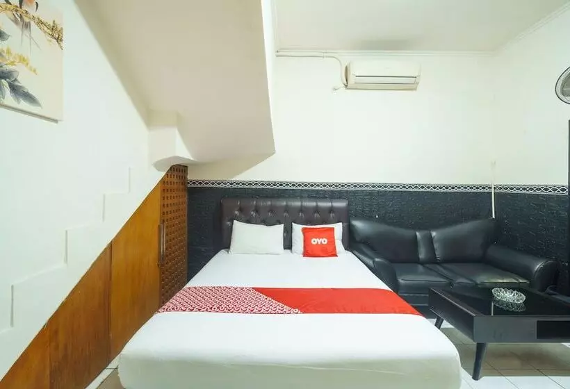 Hotelli Oyo 93132 Modom Homestay