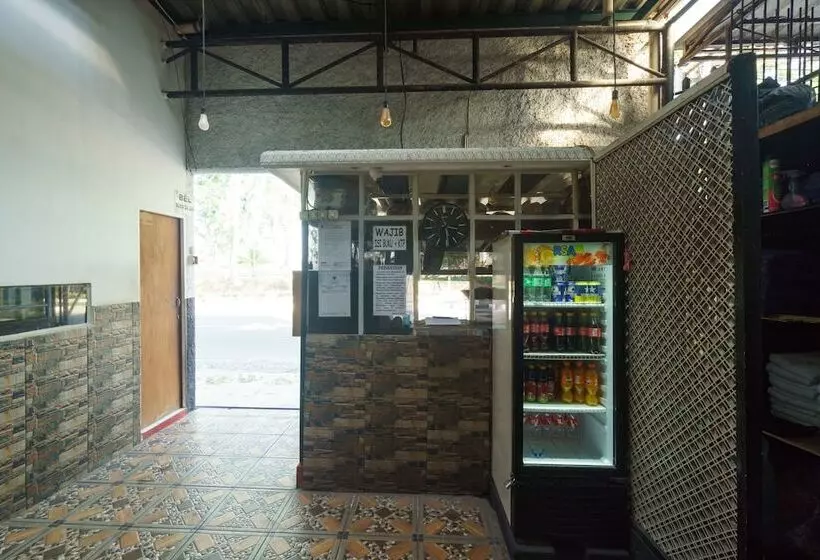 Hotelli Oyo 93132 Modom Homestay