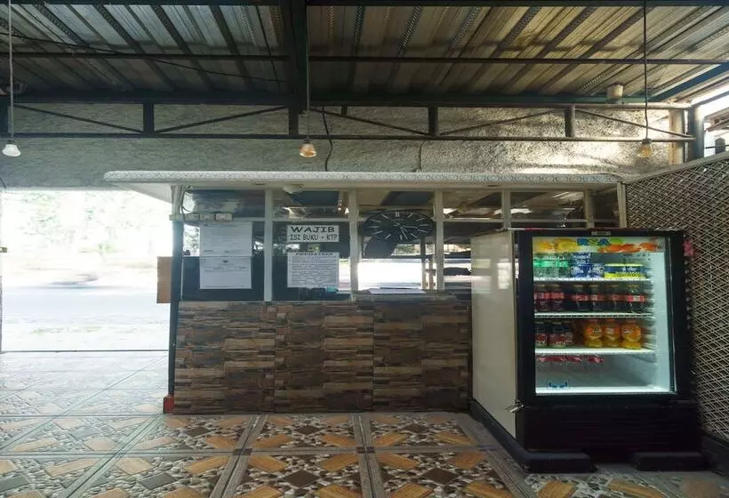 Hotelli Oyo 93132 Modom Homestay