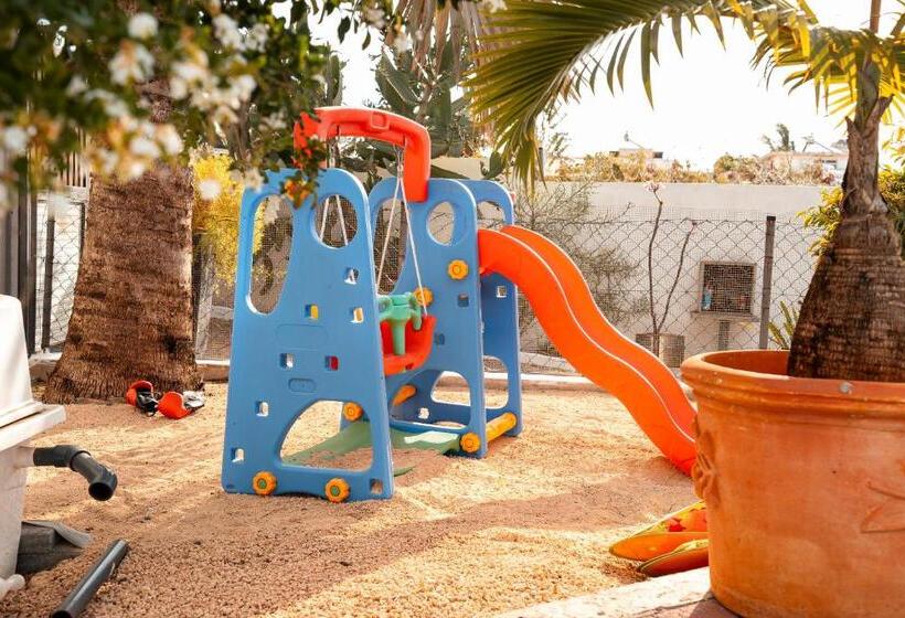 پانسیون Studio B