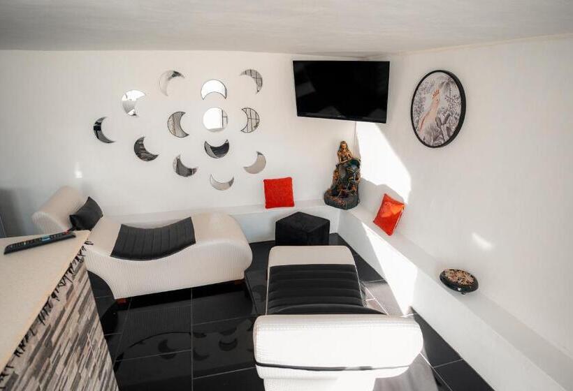 پانسیون Studio B