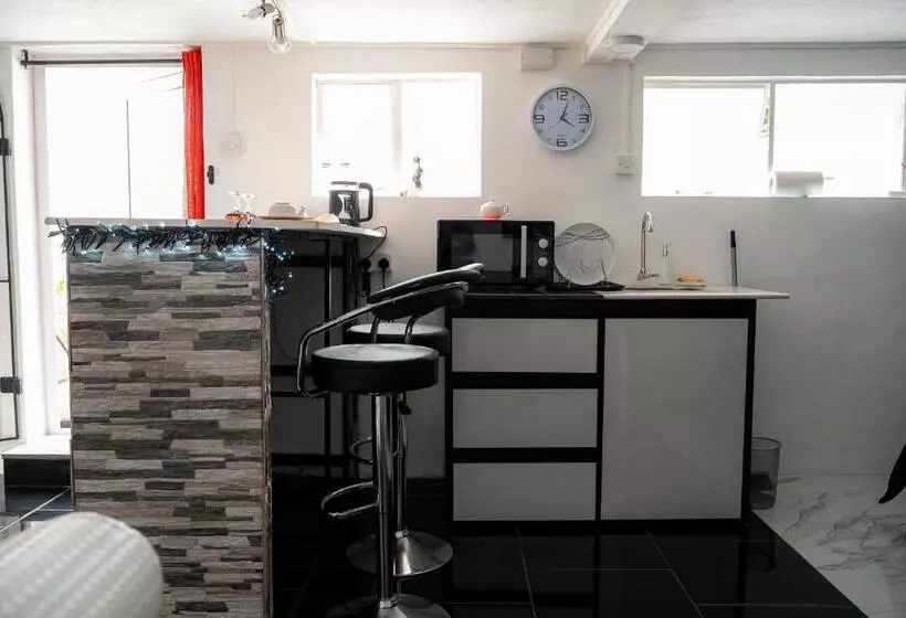 پانسیون Studio B