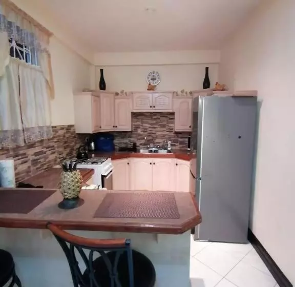پانسیون Tyla Apartment