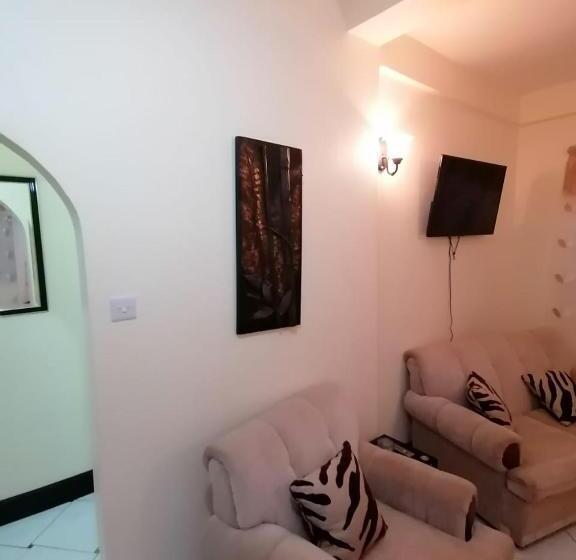 پانسیون Tyla Apartment