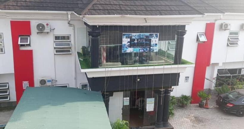 Tectonic Hotel And Suite