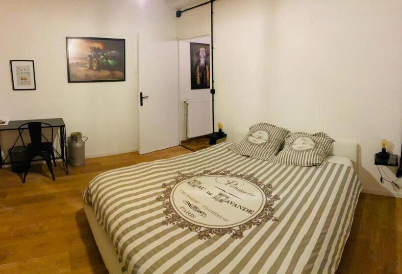 Bed and Breakfast La Fermette: Logis Indépendant Proche D Arras Sur Cours Au Carré