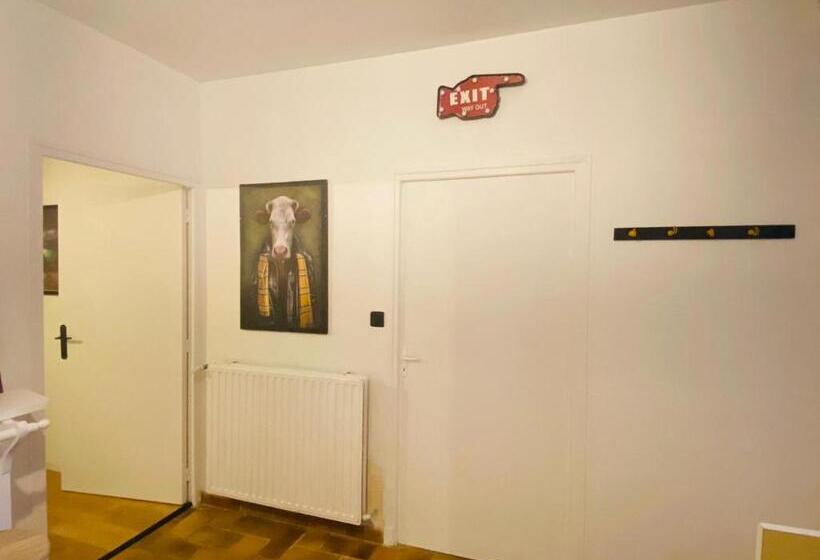 Bed and Breakfast La Fermette: Logis Indépendant Proche D Arras Sur Cours Au Carré