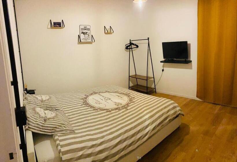 Bed and Breakfast La Fermette: Logis Indépendant Proche D Arras Sur Cours Au Carré