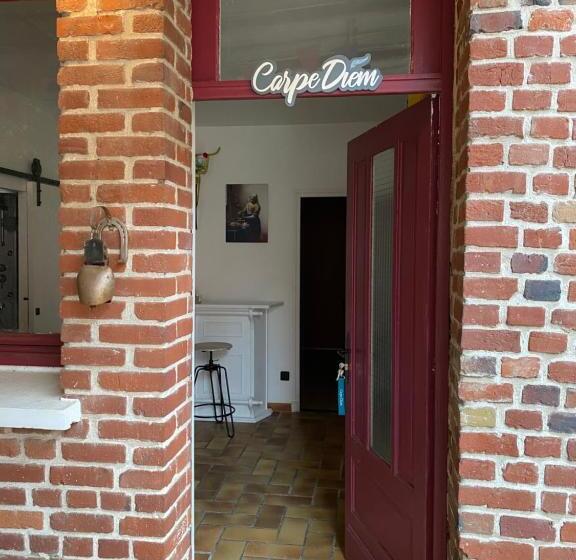 Bed and Breakfast La Fermette: Logis Indépendant Proche D Arras Sur Cours Au Carré