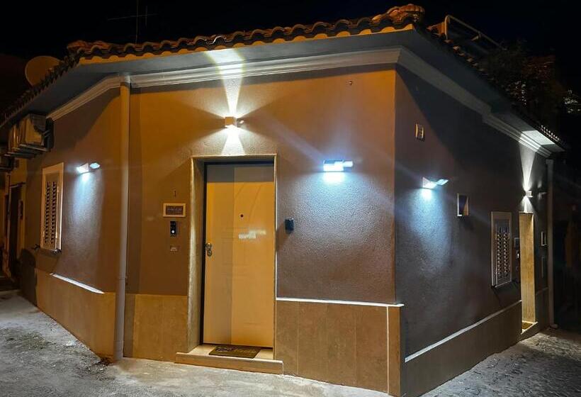 Bed and Breakfast Le Case Col Sole Da Silvia Interno 1