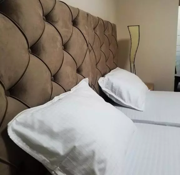 تختخواب و صبحانه Vila Dvor Subotica