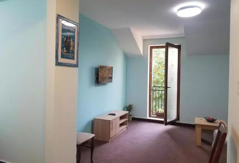 تختخواب و صبحانه Vila Dvor Subotica