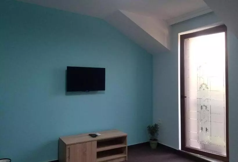 تختخواب و صبحانه Vila Dvor Subotica