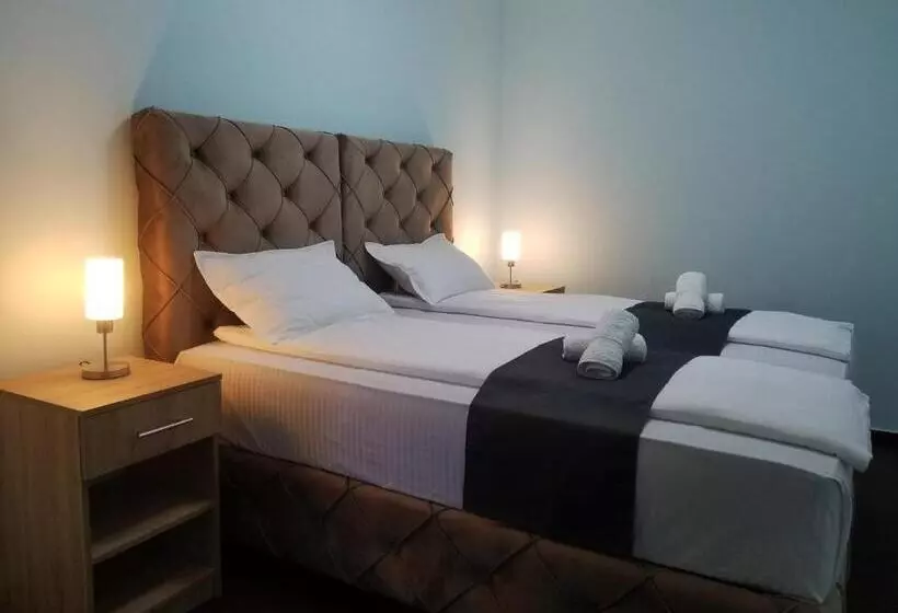 تختخواب و صبحانه Vila Dvor Subotica