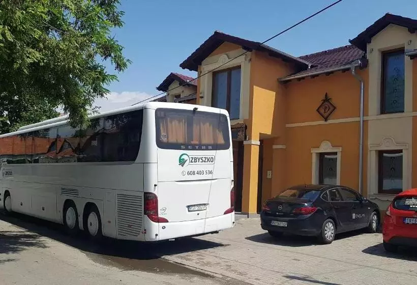 تختخواب و صبحانه Vila Dvor Subotica