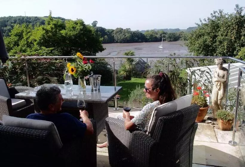 Bed and Breakfast Water Edge